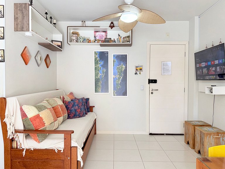 Apartamento terreo, entre piscinas, sol e praia