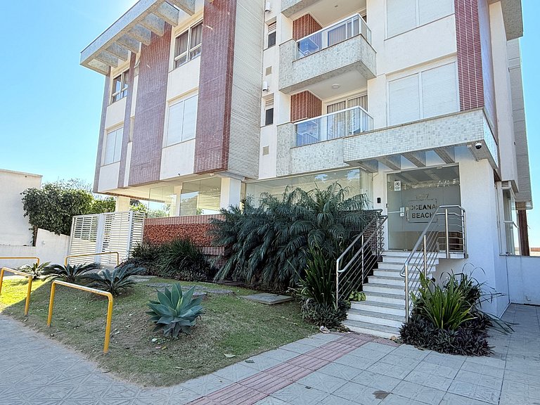 Apê em residencial c/piscina à beira-mar