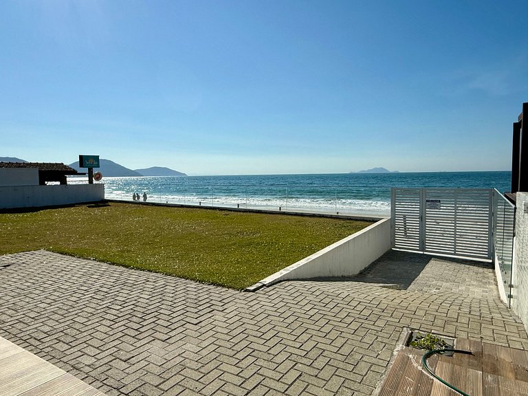 Praia & Piscina - Residencial com saída para a Praia dos Ing
