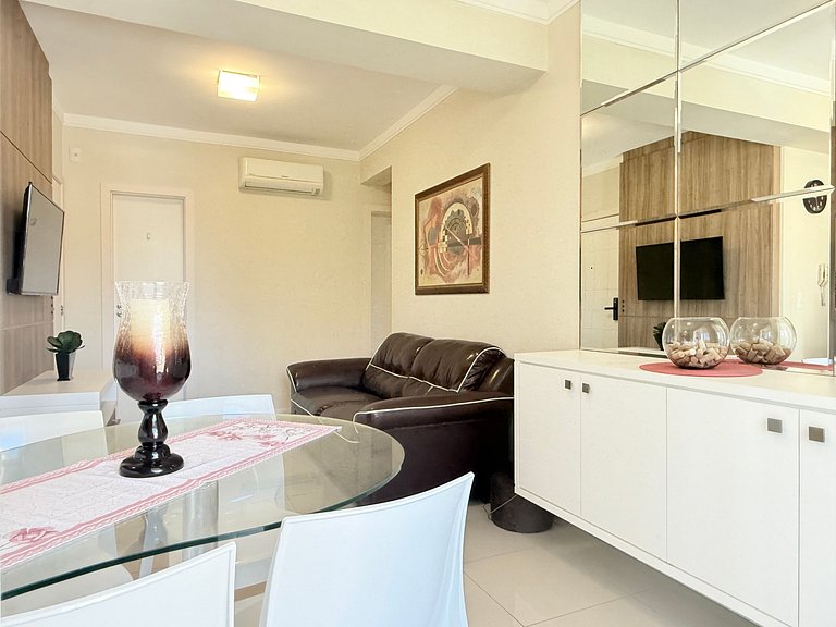 Apê em residencial c/piscina à beira-mar