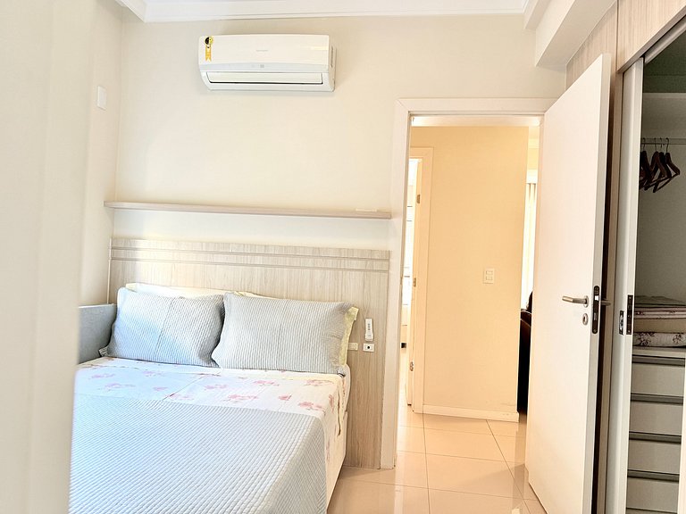 Apê em residencial c/piscina à beira-mar