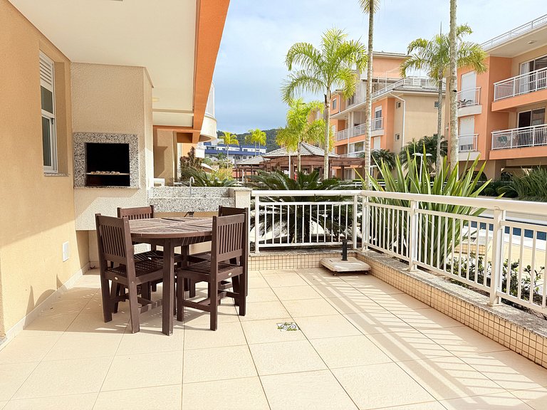 Ground floor apartment, between swimming pools, sun and beac