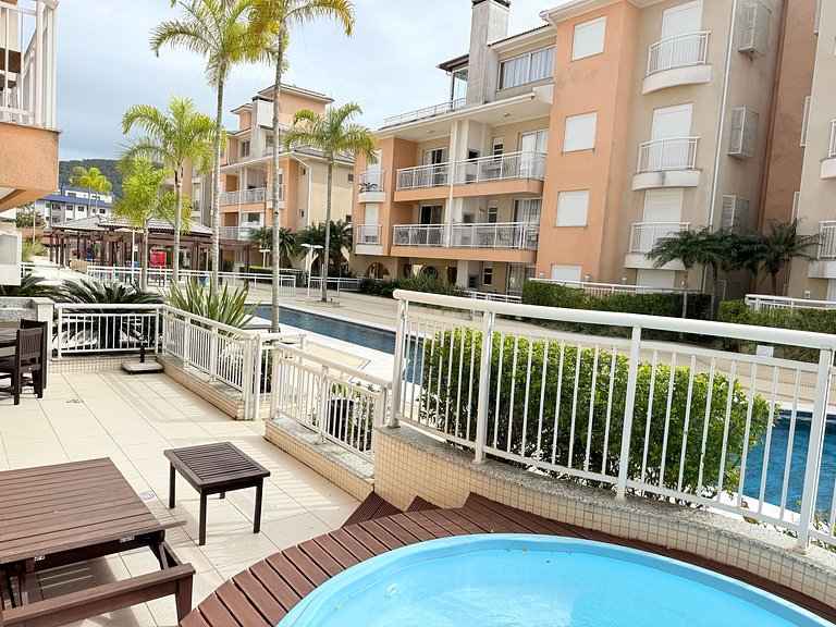 Apto terreo| piscina privativa| social e Praia