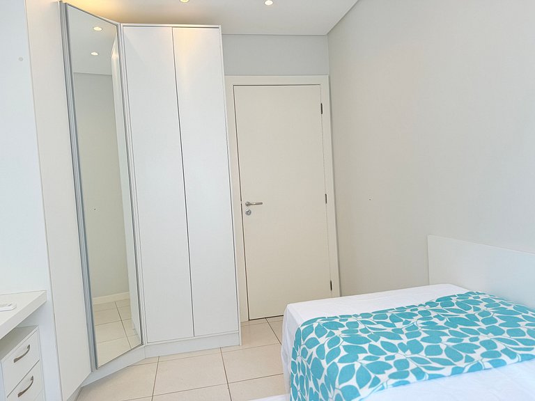 Ground floor apartment, between swimming pools, sun and beac