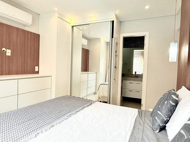 Ground floor apartment, between swimming pools, sun and beac