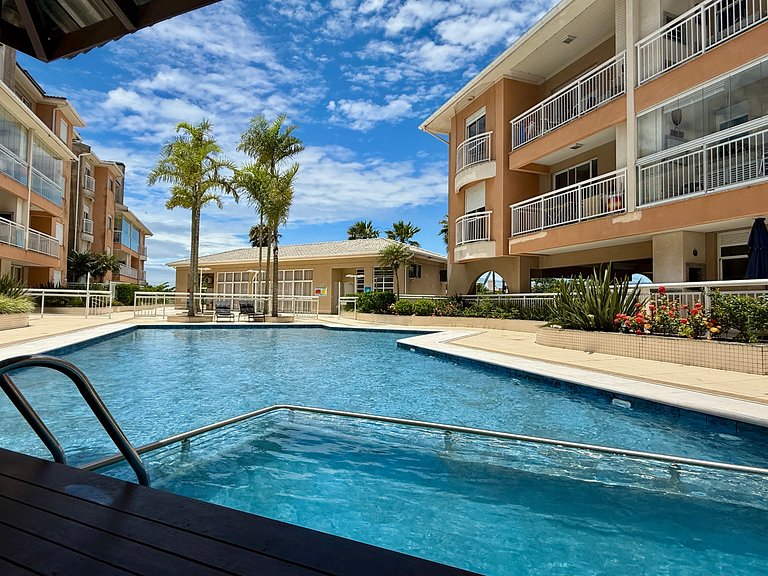 Espaço térreo c/piscina privada e social / praia