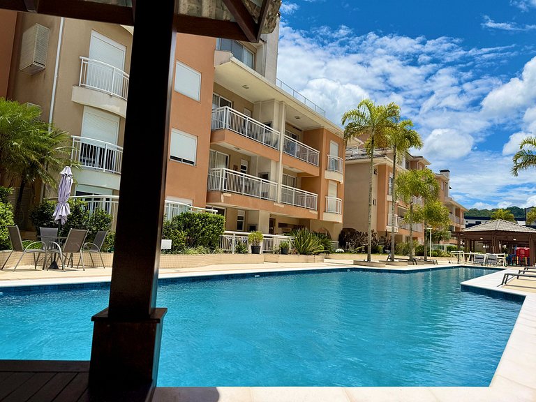 Apê térreo c/piscina privativa+social 140m praia