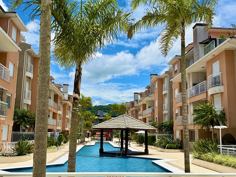 Espaço térreo c/piscina privada e social / praia