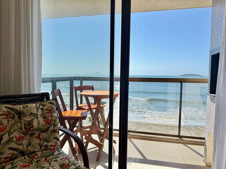 Nascer do sol , vista incrível e pé na areia