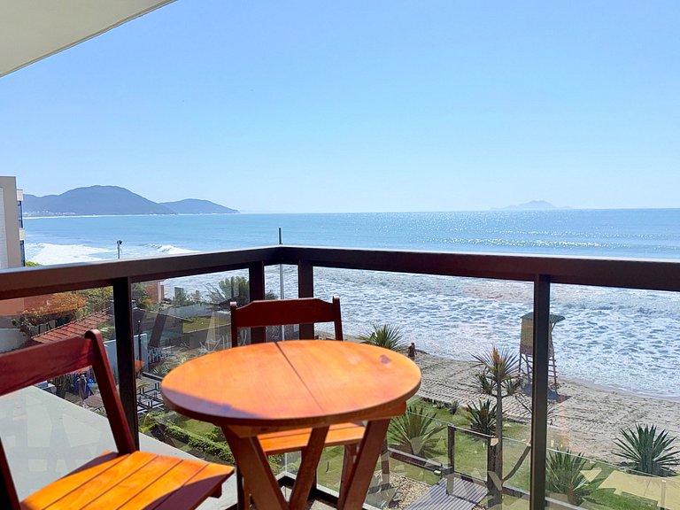 Nascer do sol , vista incrível e pé na areia