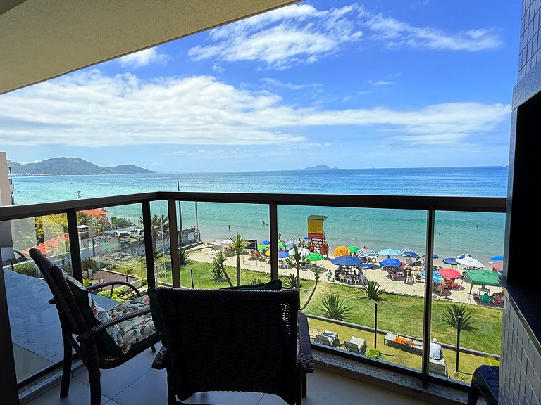 Nascer do sol , vista incrível e pé na areia