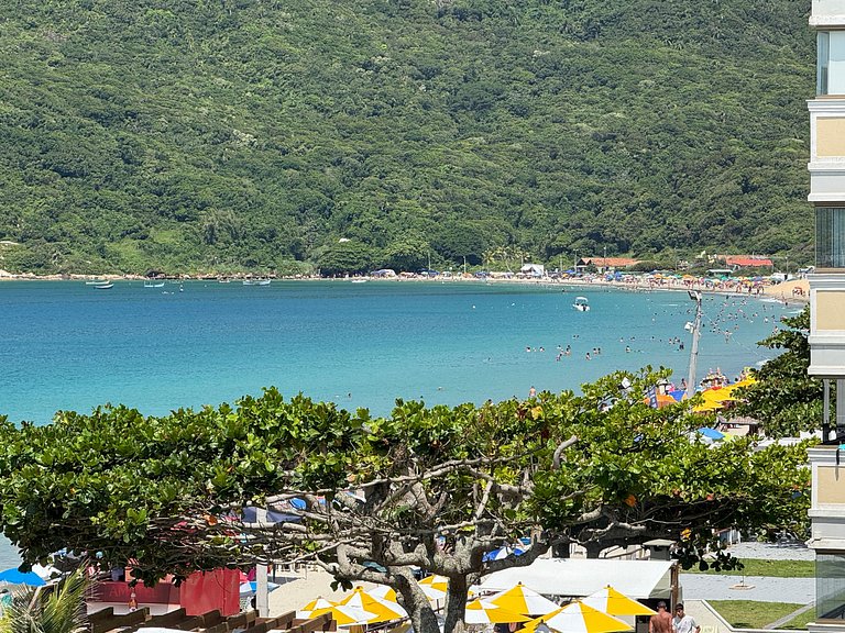 Nascer do sol , vista incrível e pé na areia