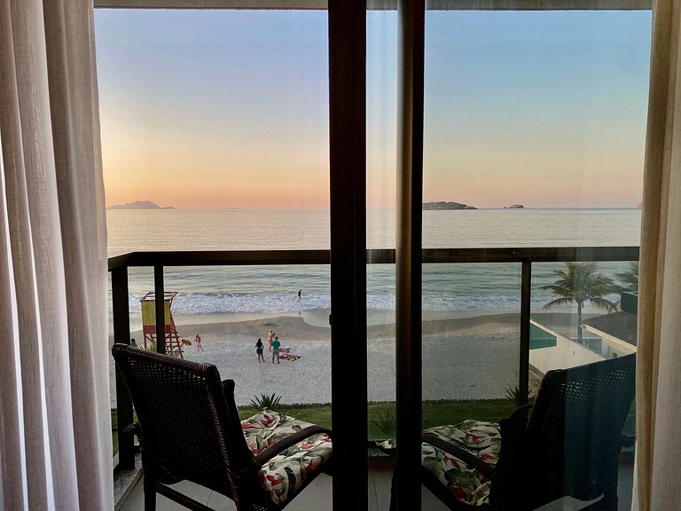 Nascer do sol , vista incrível e pé na areia