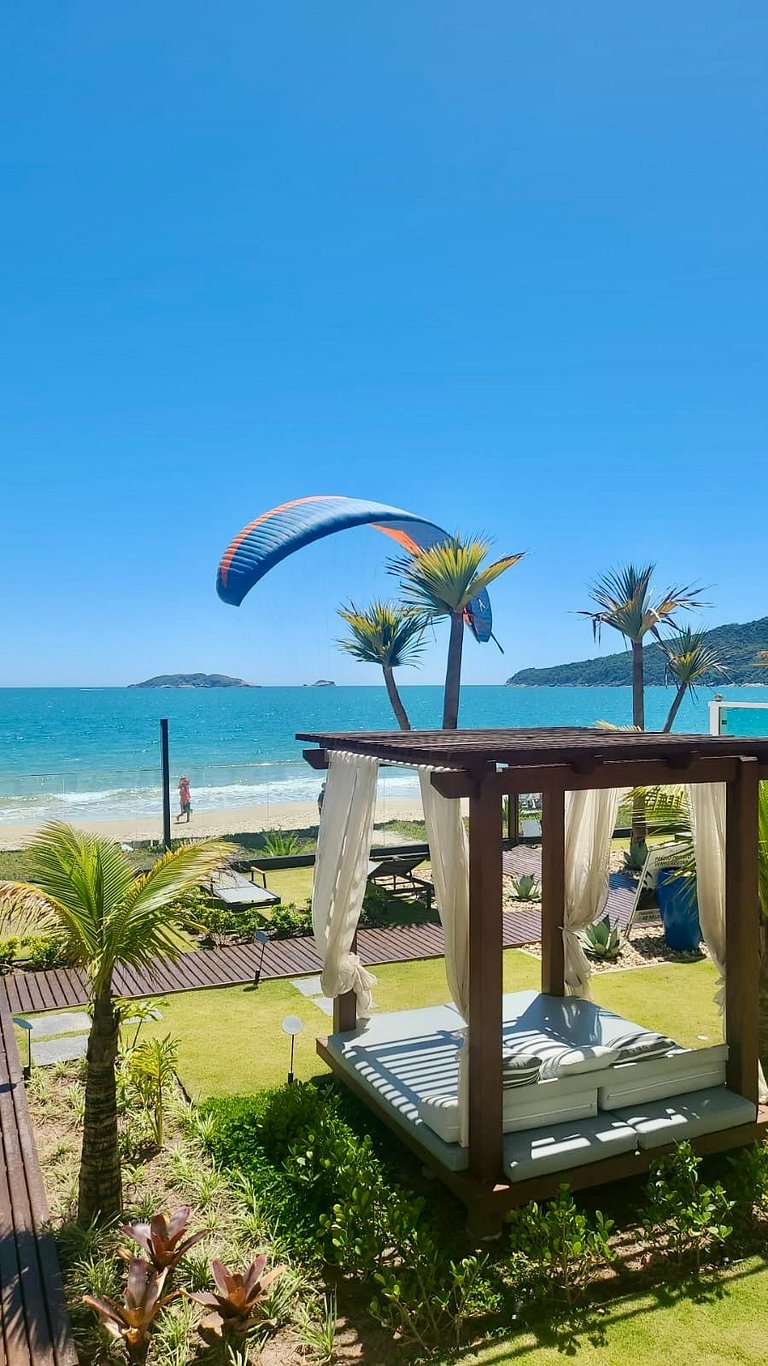 Conforto junto ao mar em Res. pé na areia