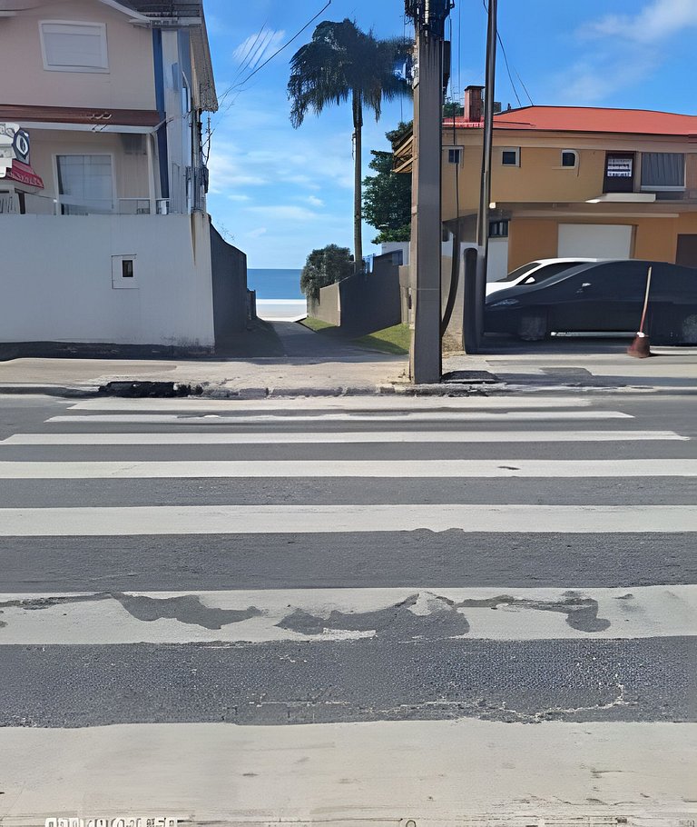 Vista incrível do mar + piscina e praia pertinho
