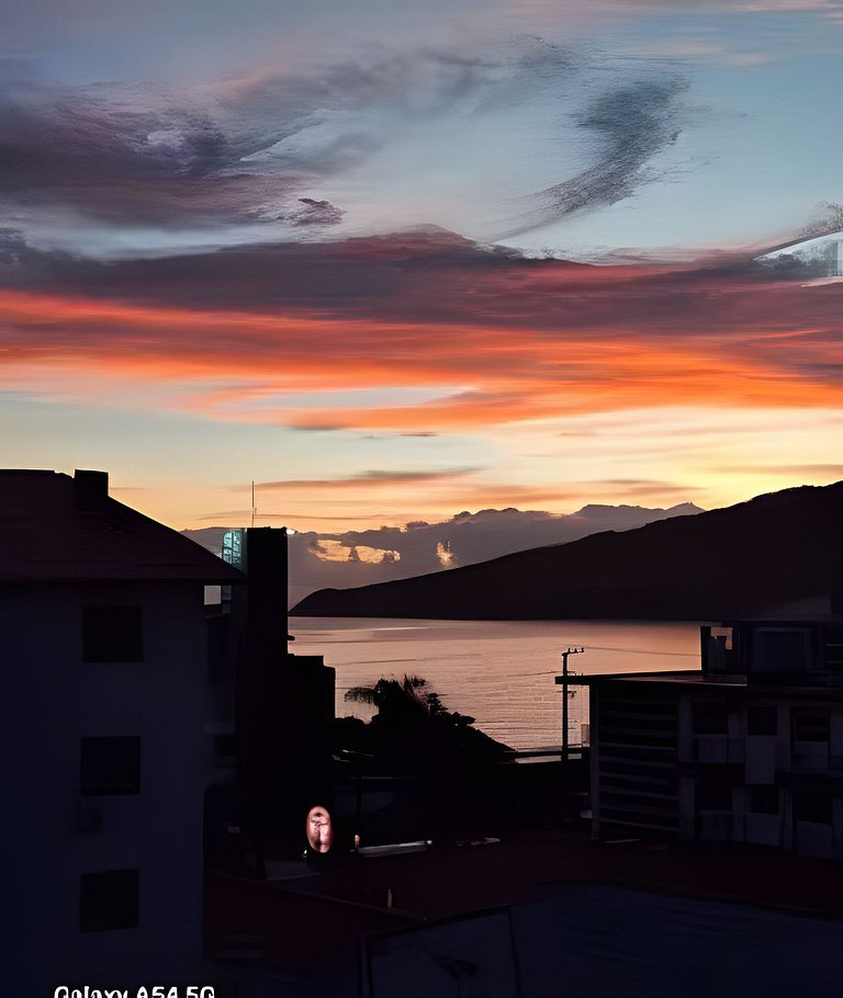 Vista incrível do mar + piscina e praia pertinho