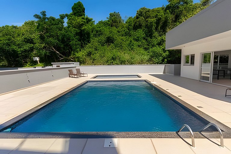 Vista incrível do mar + piscina e praia pertinho