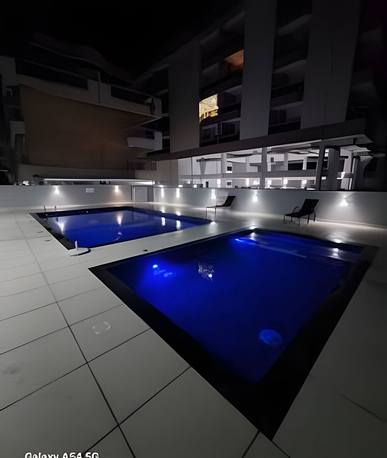 Vista incrível do mar + piscina e praia pertinho