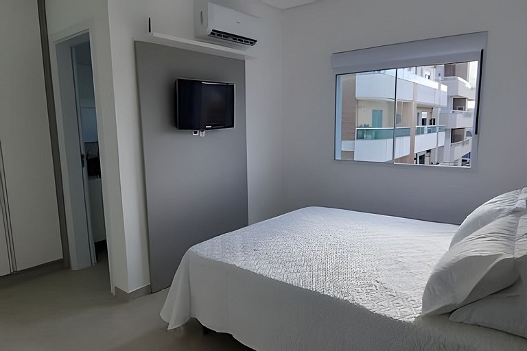 Apto Novo 400m da praia no centrinho dos ingleses