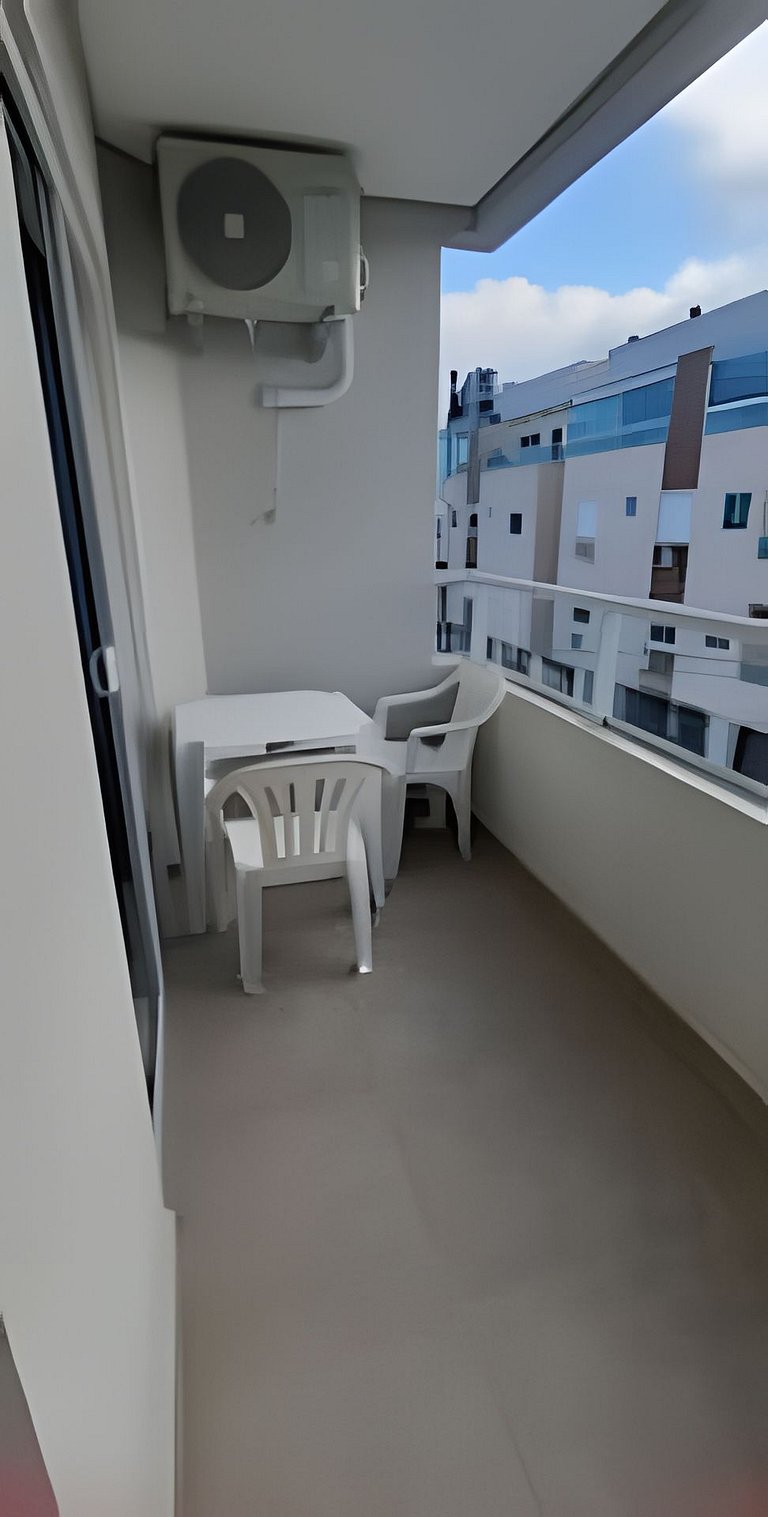 Apto Novo 400m da praia no centrinho dos ingleses