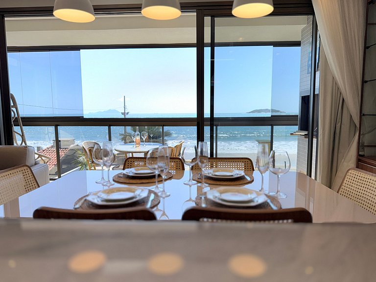 Oceano à Vista: Experiência de Luxo à Beira-Mar