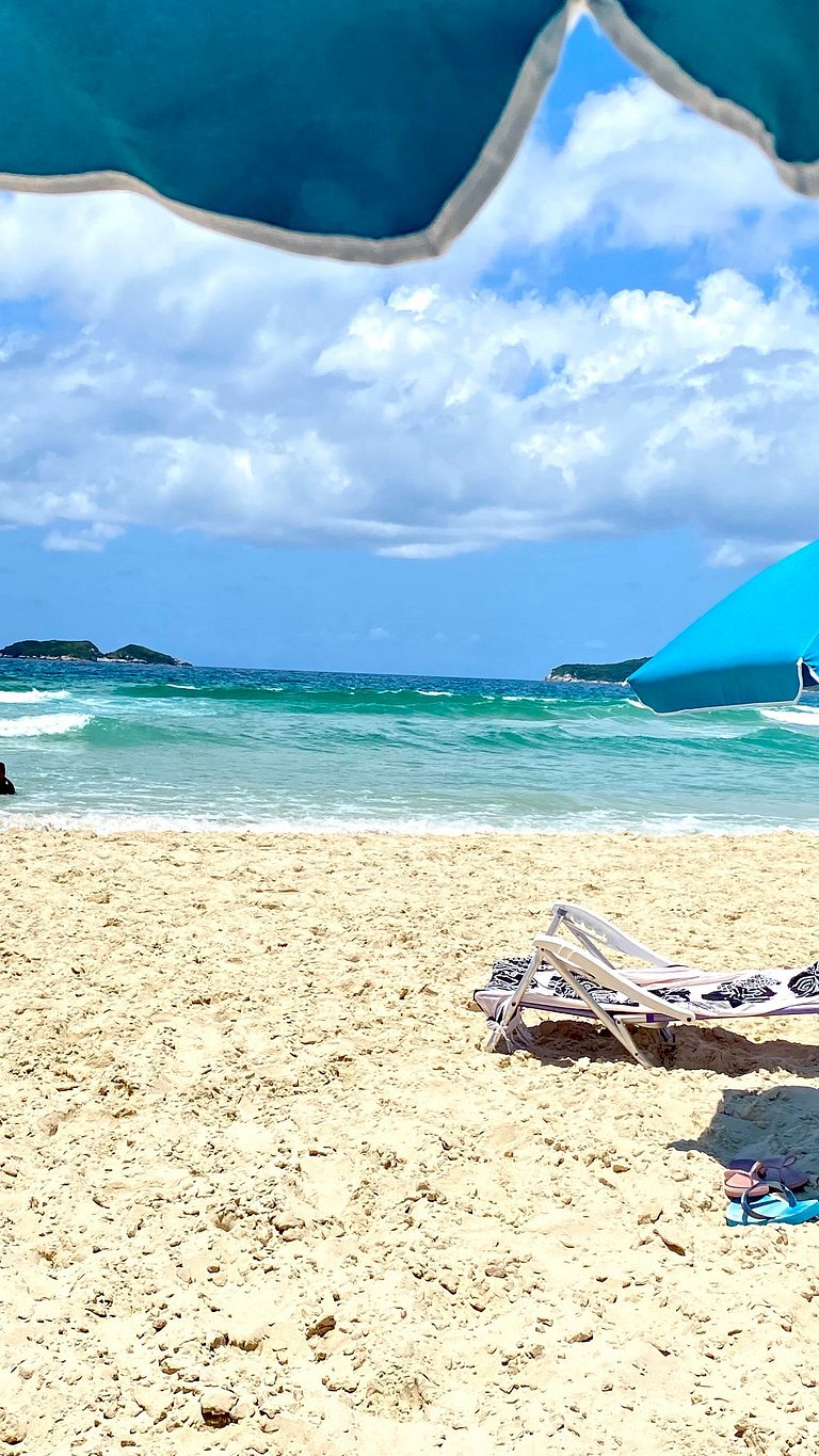 Res. c/ piscina borda infinita passos da praia e ao lado da
