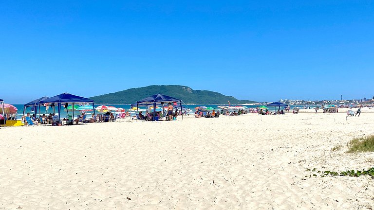 Res. c/ piscina borda infinita passos da praia e ao lado da
