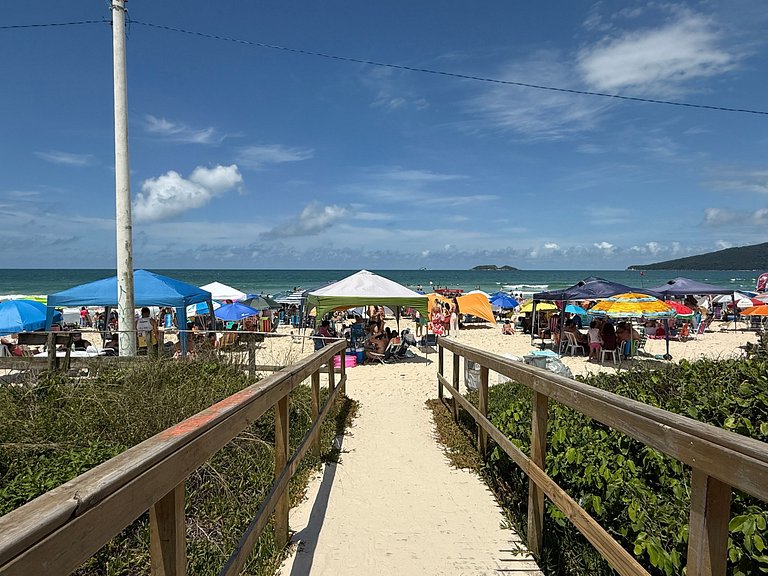 Res. c/ piscina borda infinita passos da praia e ao lado da