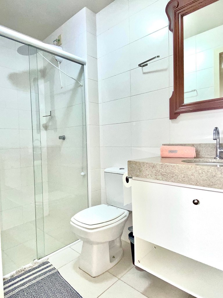 Relaxe nesse apê na praia e c/ piscina