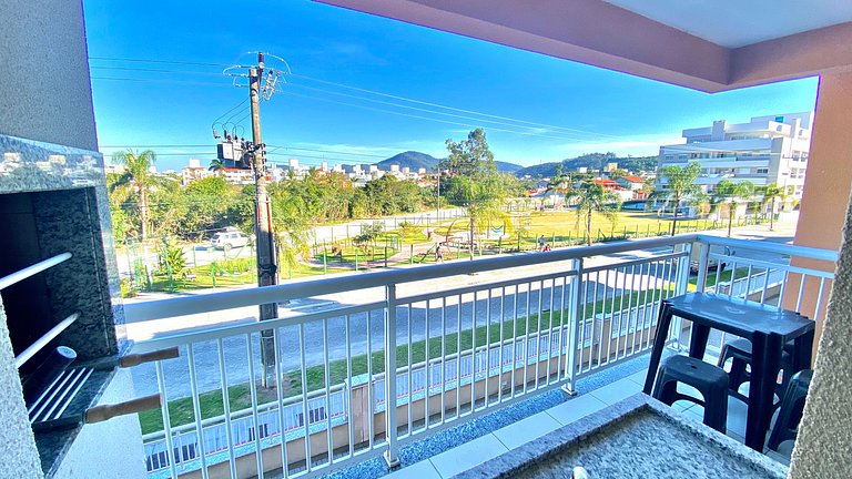 Relaxe nesse apê na praia e c/ piscina