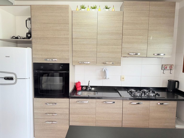 Relaxe nesse apê na praia e c/ piscina