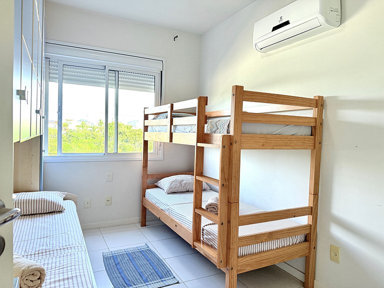 Relaxe nesse apê na praia e c/ piscina