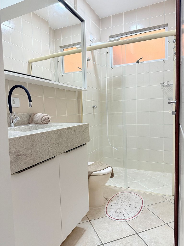 Refúgio familiar c/quiosque, piscinas e praia