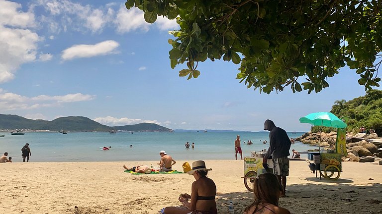 Apê Centrinho dos Ingleses - 400 metros da praia