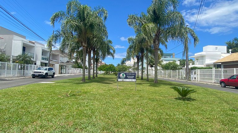 Espaço prático e clean 700 mts praia