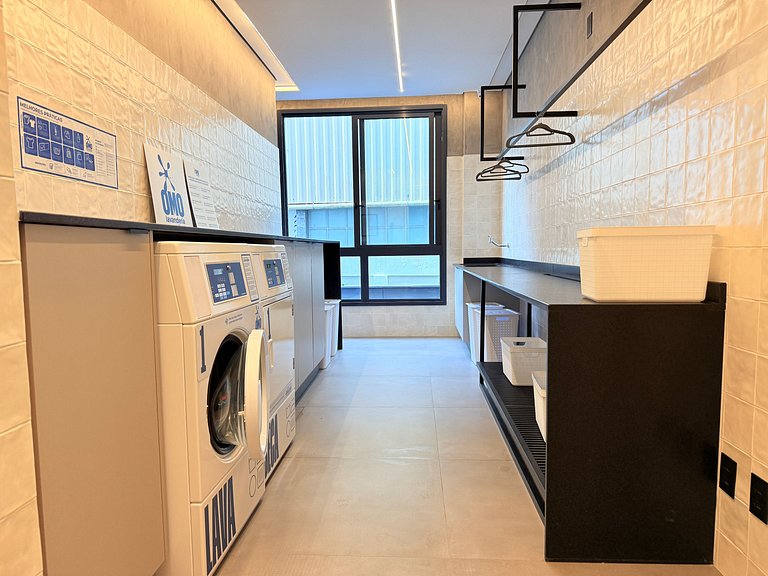 Estudio moderno e cheio de estilo-polo tecnológico