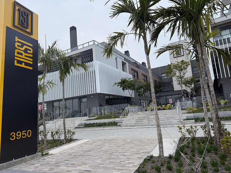 Estudio moderno e cheio de estilo-polo tecnológico