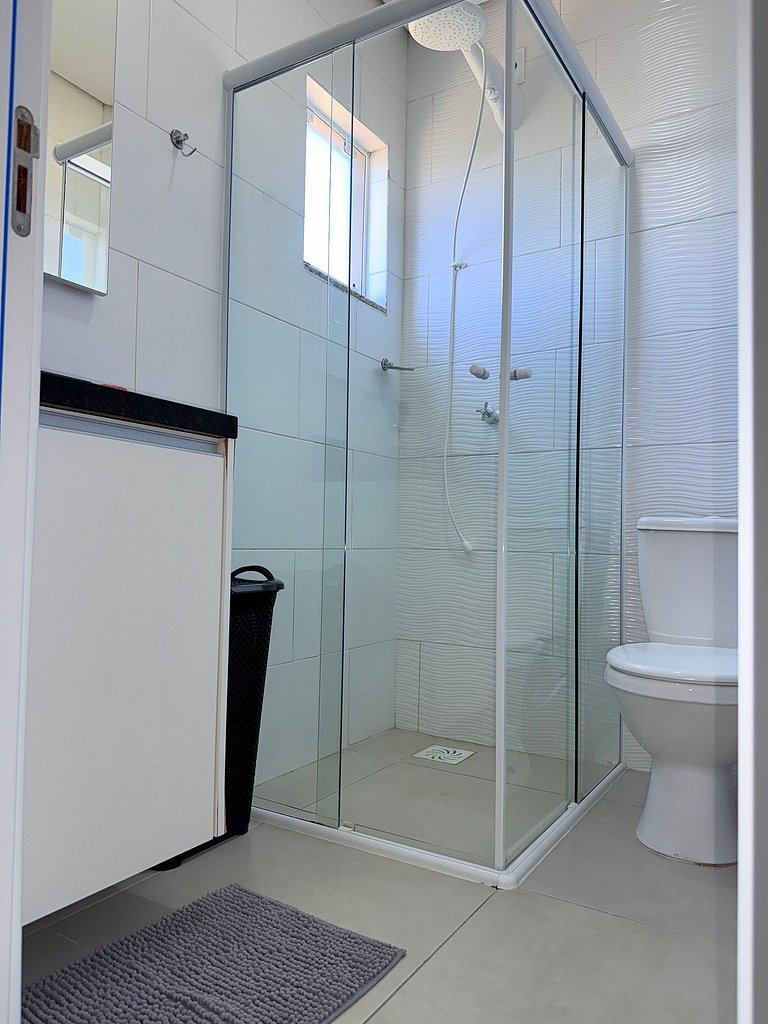 Apto 400m da praia no centrinho dos ingleses