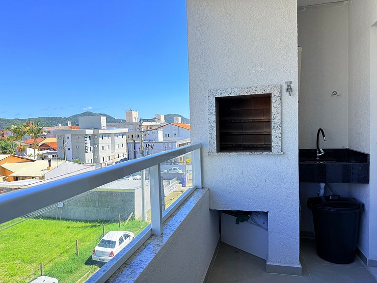 Apto 400m da praia no centrinho dos ingleses