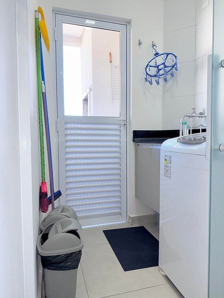 Apto 400m da praia no centrinho dos ingleses