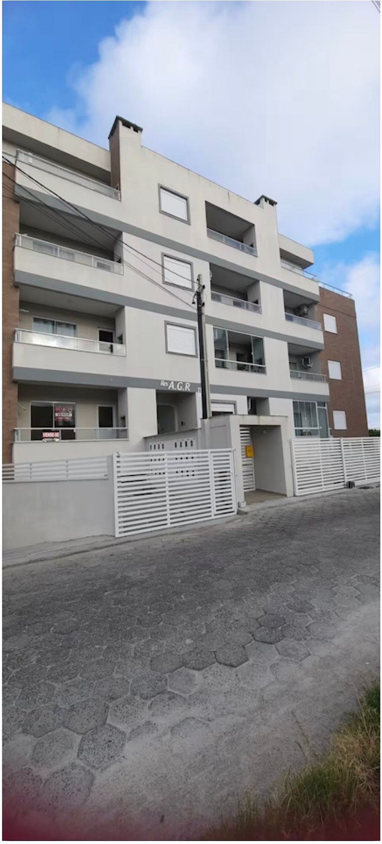 Apto 400m da praia no centrinho dos ingleses