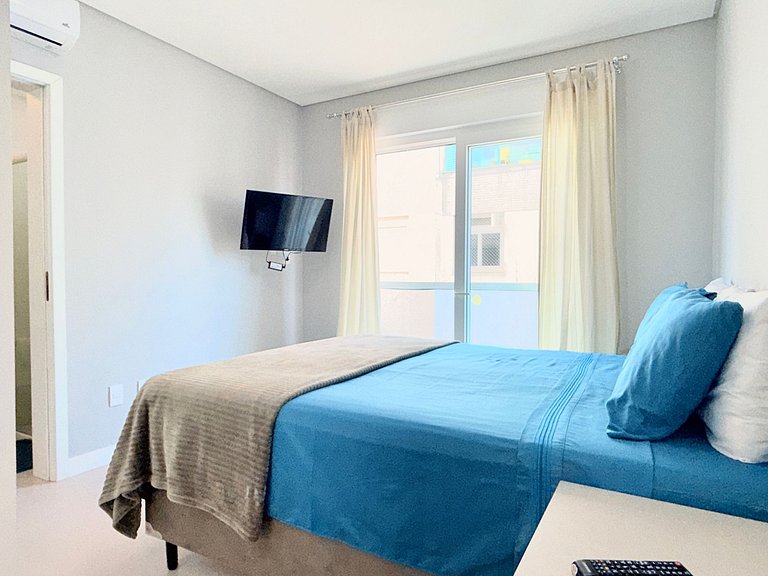 Piscina de Resort, Clima de Praia, 400 m do Mar!