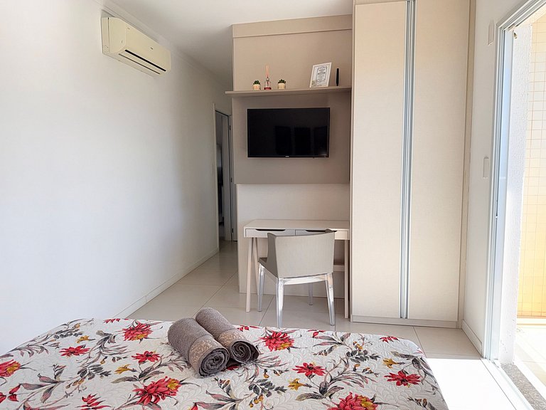 Vista incrível do mar + piscina e praia pertinho