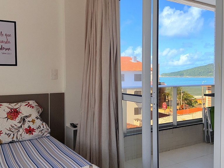 Vista incrível do mar + piscina e praia pertinho