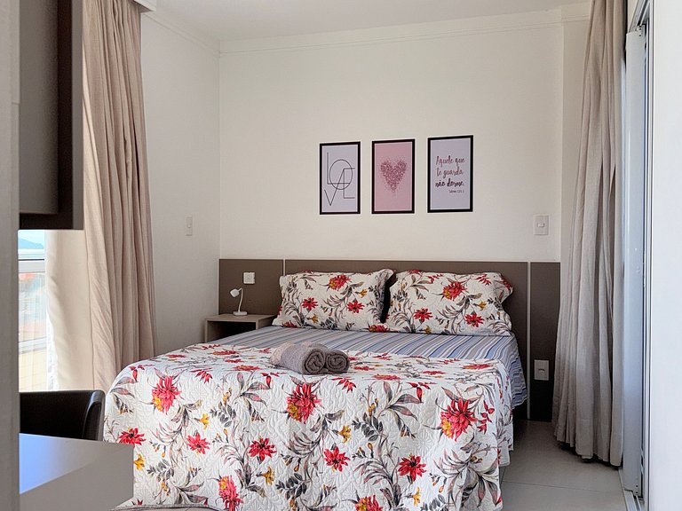 Vista incrível do mar + piscina e praia pertinho