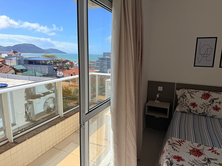 Vista incrível do mar + piscina e praia pertinho