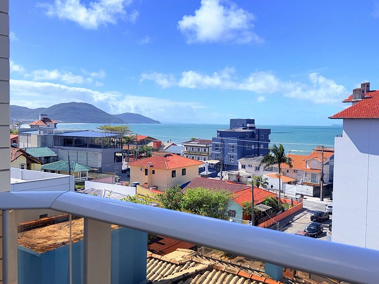 Vista incrível do mar + piscina e praia pertinho