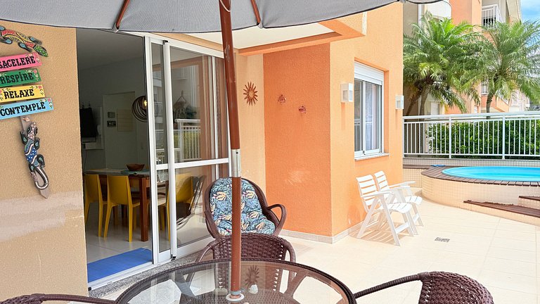 Apartamento terreo, entre piscinas, sol e praia