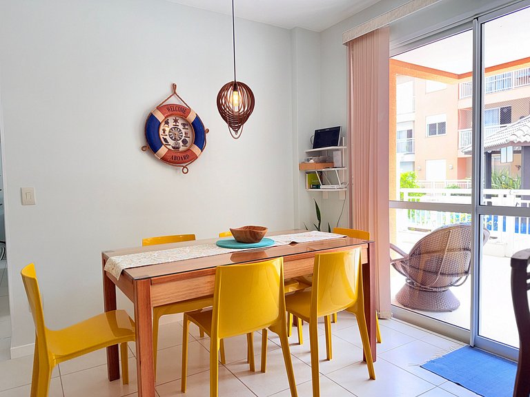 Apartamento terreo, entre piscinas, sol e praia