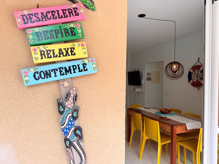 Apartamento terreo, entre piscinas, sol e praia